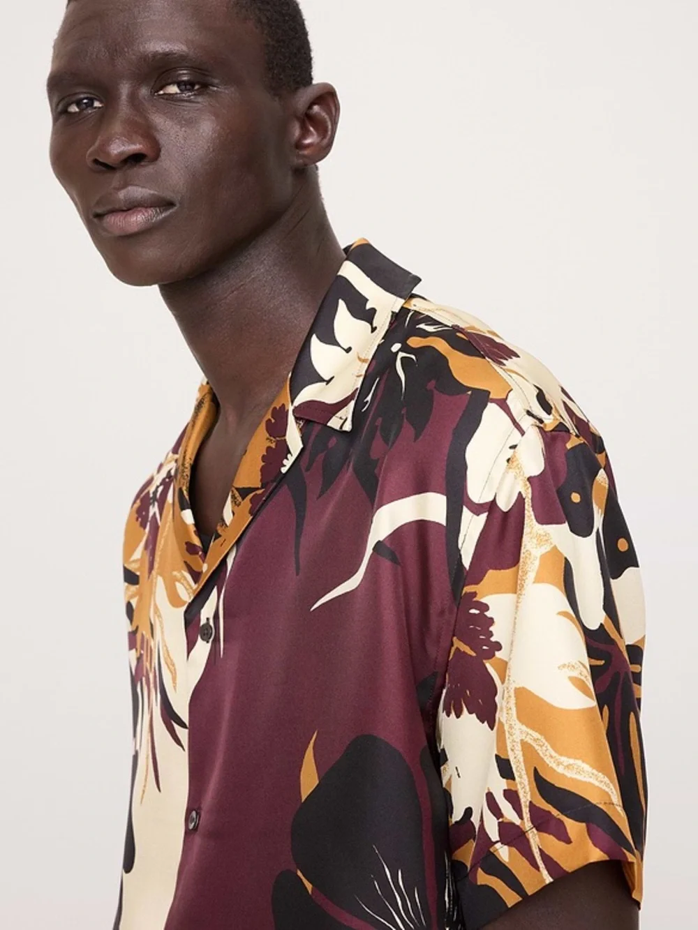 BANANA REPUBLIC STANDARD-FIT SILK RESORT SHIRT